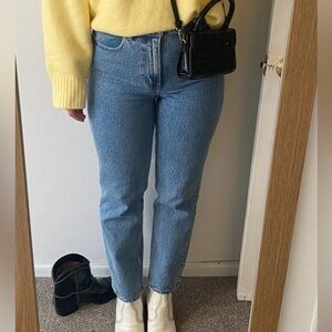 Abercrombie Ultra High Rise 90s Straight
Jean 26 Extra Short Medium